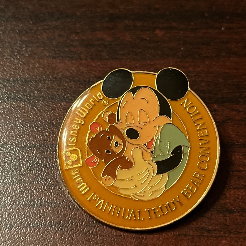 Walt Disney World 1st‎ Annual Teddy Bear Convention Lapel Pin